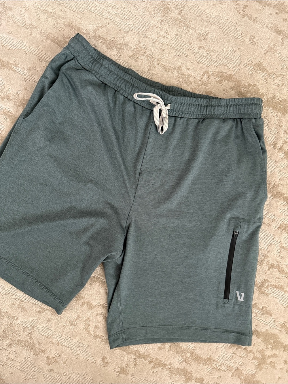 Vuori athletic short- like new! Large - spruce green